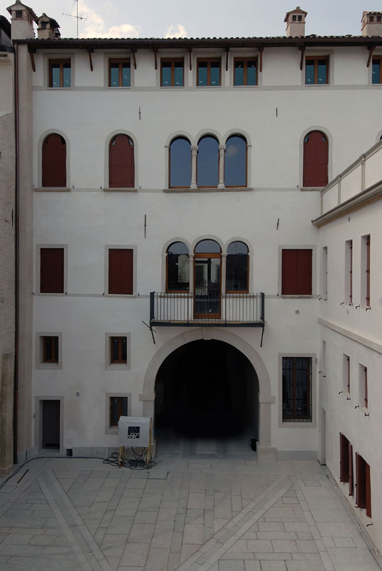 Restauro compendio edilizio in centro storico - Alessandro Corinto Architetto