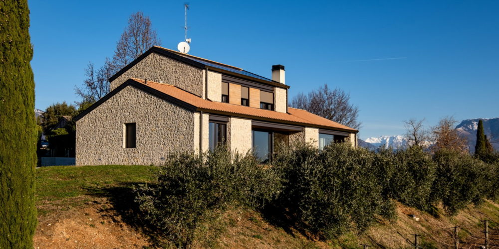 Casa bioecologica in legno in zona collinare - Alessandro Corinto Architetto