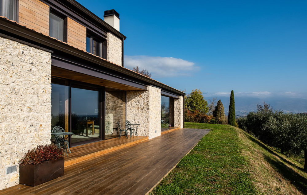 Casa bioecologica in legno in zona collinare - Alessandro Corinto Architetto