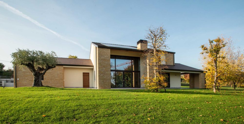 Casa bioecologica in legno in zona collinare - Alessandro Corinto Architetto