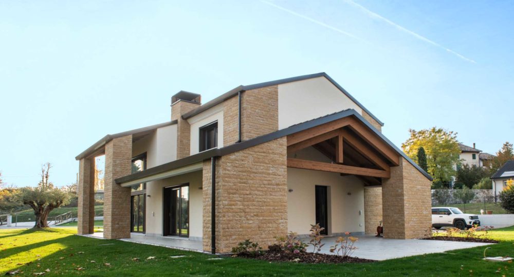 Casa bioecologica in legno in zona collinare - Alessandro Corinto Architetto