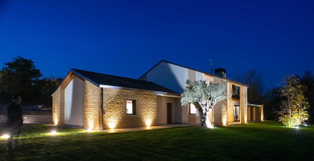 Casa bioecologica in legno in zona collinare - Alessandro Corinto Architetto